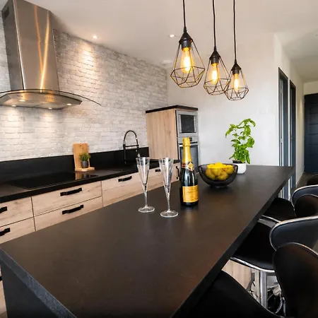 Les Hauts De Apartment *